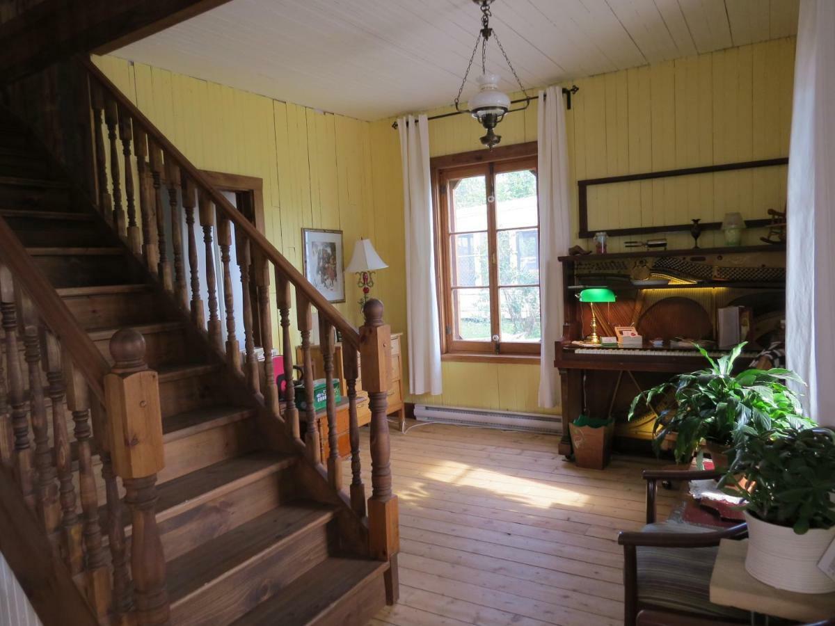 La Vieille Maison Rouge Saint-Tite 外观 照片